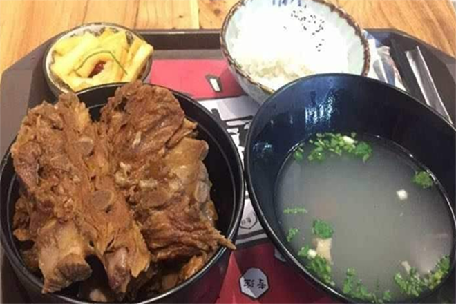 麻辣骨头饭加盟