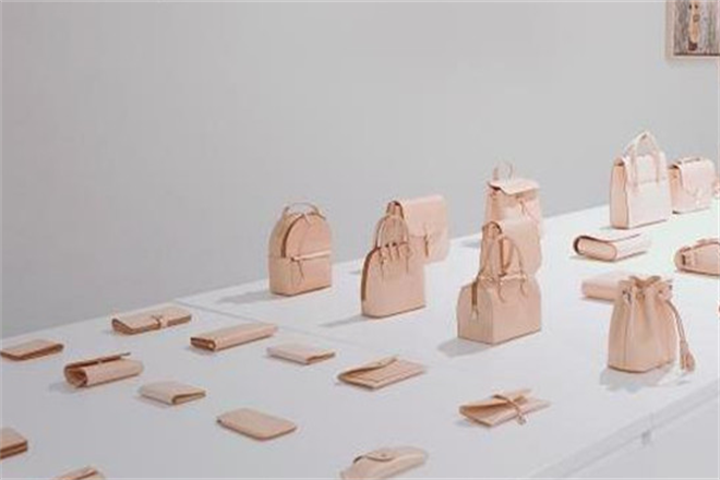 百丽奇女包加盟
