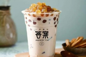 答案奶茶有店面设计吗？品牌有使用费吗？