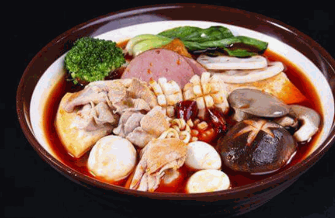 马路边边麻辣烫