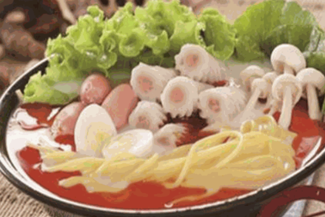 马路边边麻辣烫