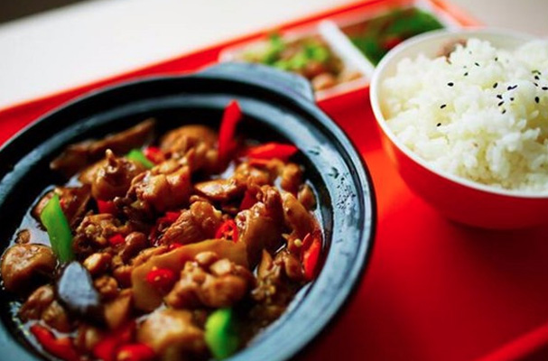 上吉铺黄焖鸡米饭