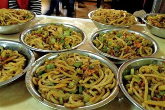 伍忆新疆米粉加盟