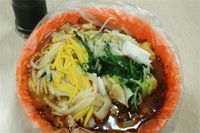 桦南香大碗麻辣烫加盟