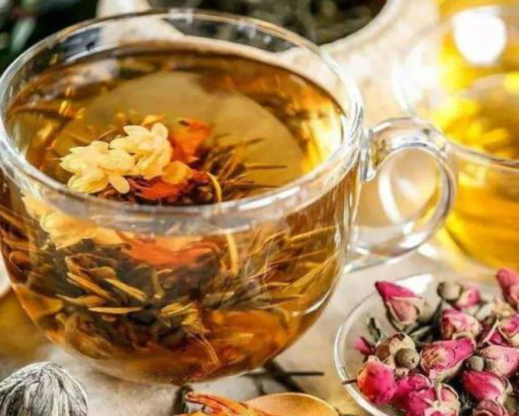 她喜爱花草茶加盟