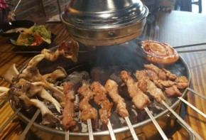 人气烤肉加盟就选梁山烤肉