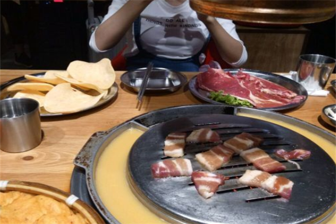 老板娘烤肉店加盟