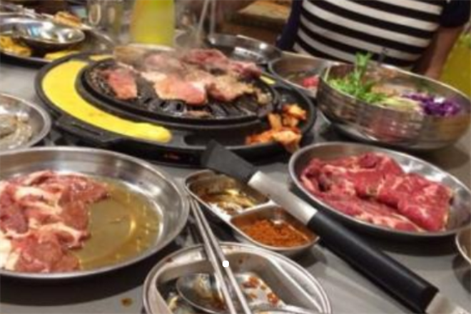 老板娘烤肉店加盟