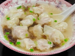 满宝馄饨卖得如何？店内装修如何？