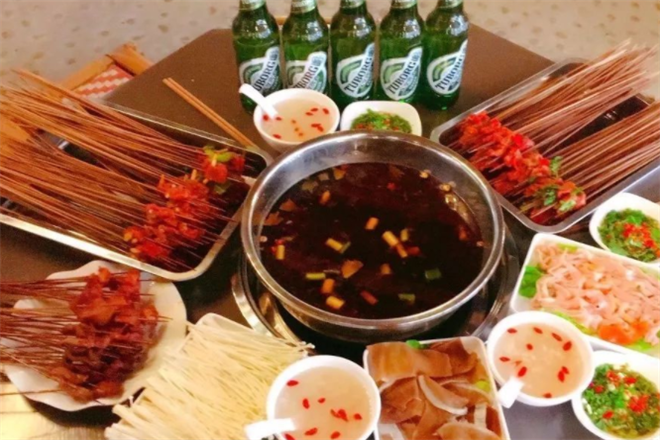 顺百年麻辣烫加盟