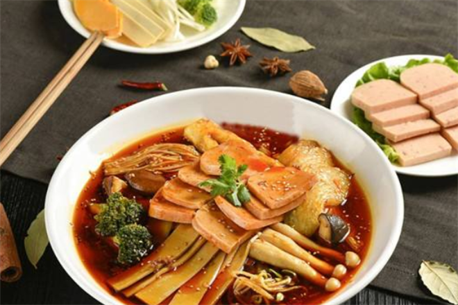 月热情麻辣烫加盟