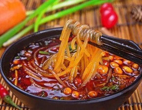 八哥酸辣粉加盟排名靠前吗？