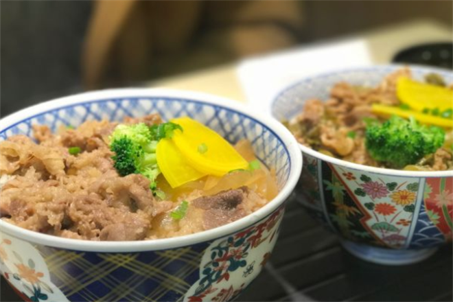 醒屋牛肉饭加盟