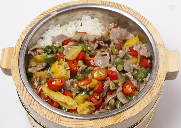 逍肴厨子木桶饭加盟