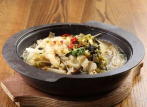 卢小鱼酸菜鱼米饭怎么加盟的？总部有后期管理吗？
