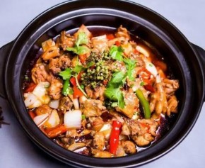 焦大侠鸡公煲加盟电话多少？