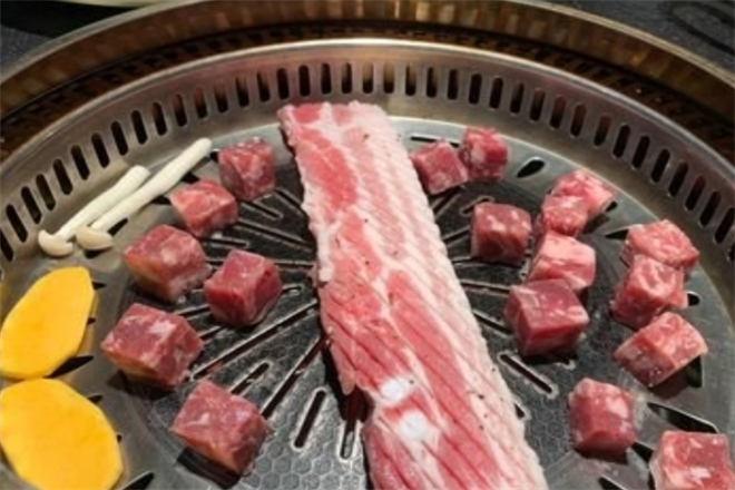 嘿嘟嘟黑猪烤肉加盟