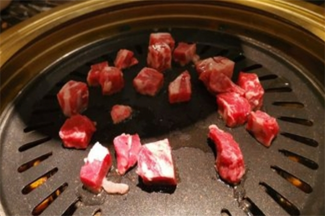 嘿嘟嘟黑猪烤肉加盟