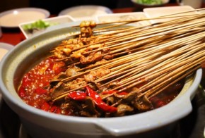老树下串串香火锅加盟怎么样？优势有哪些？