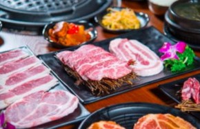 多喜客自助烤肉加盟开店贵不贵？