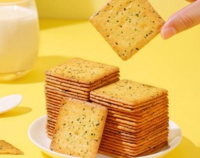 爱上零食屋休闲食品怎么加盟？加盟费多少钱？