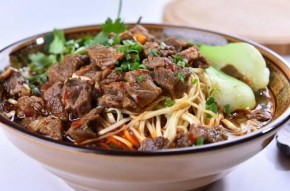 马路牙子牛肉面加盟费大概多少钱？