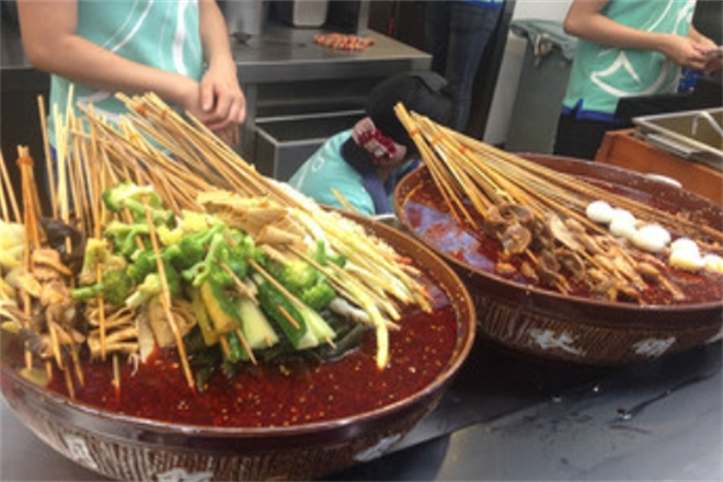 李记阿婆串串香加盟