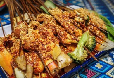 叼嘴撸串