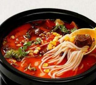 蒙自带皮牛肉米线