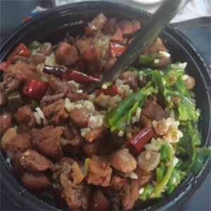 爸爸擂椒拌饭