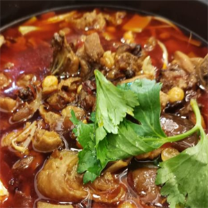 辣不哆泡椒鸡公煲