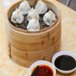 乐乐小笼包
